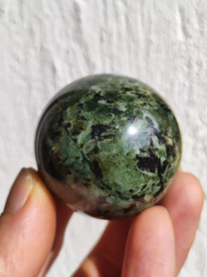 Nephrit Jade ~ Magische Edelstein Kugel Massage & Deko Sphere Crystal Spielkugel Meditation ~HIPPIE ~GOA~Boho~Ethno~Heilstein - Art of Nature Berlin