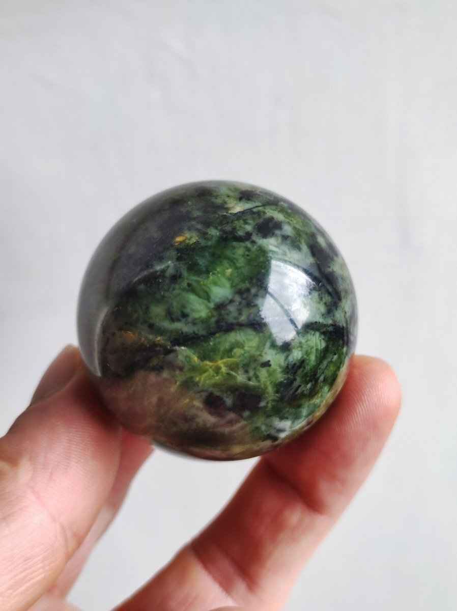 Nephrit Jade ~ Magische Edelstein Kugel Massage & Deko Sphere Crystal Spielkugel Meditation ~HIPPIE ~GOA~Boho~Ethno~Heilstein - Art of Nature Berlin