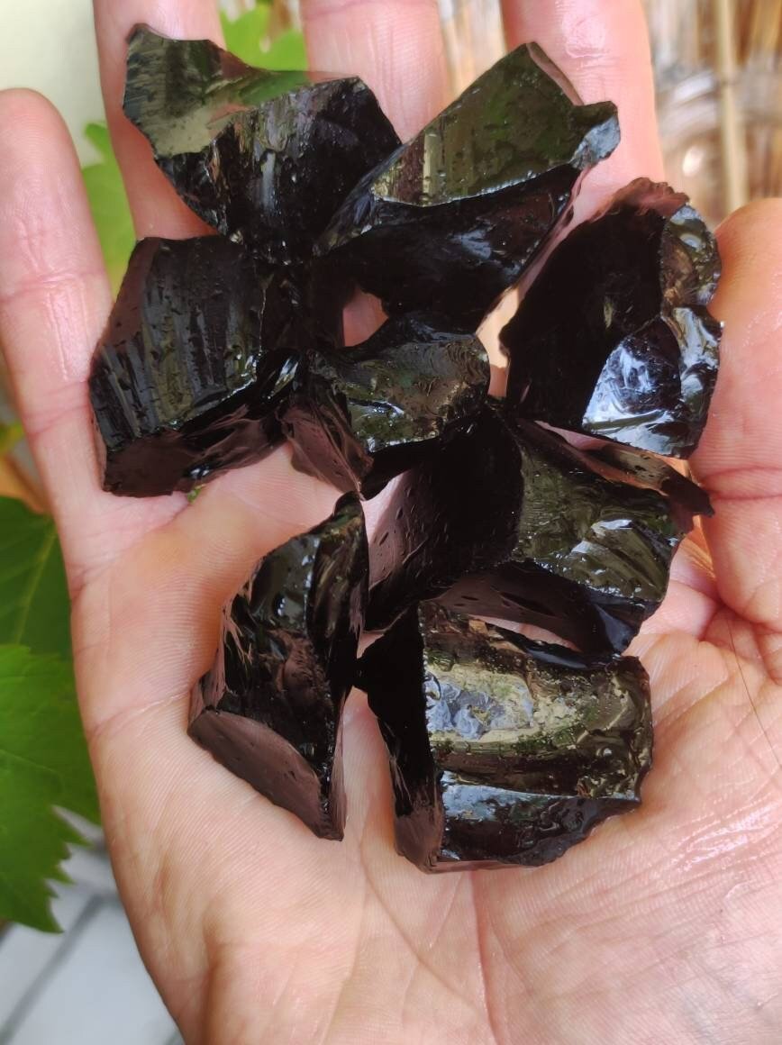 Obsidian Drachenglas GOT Roh Auf+Entladen Edelsteinen & Wasserstein Trinkwasser Edelsteinwasser Chakra Heilstein Naturmedizin Energiewasser - Art of Nature Berlin