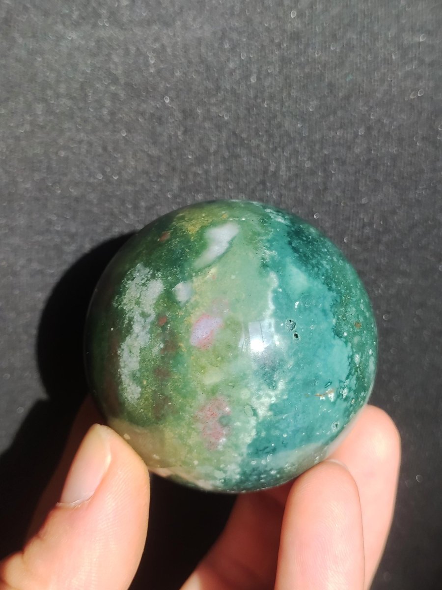 Ocean Jaspis - Edelstein Kugel Natur Heilstein Deko Kristall Geschenk Er Sie Mann Frau Haus Wohnung Energie Kraft Grün bunt Rarität - Art of Nature Berlin