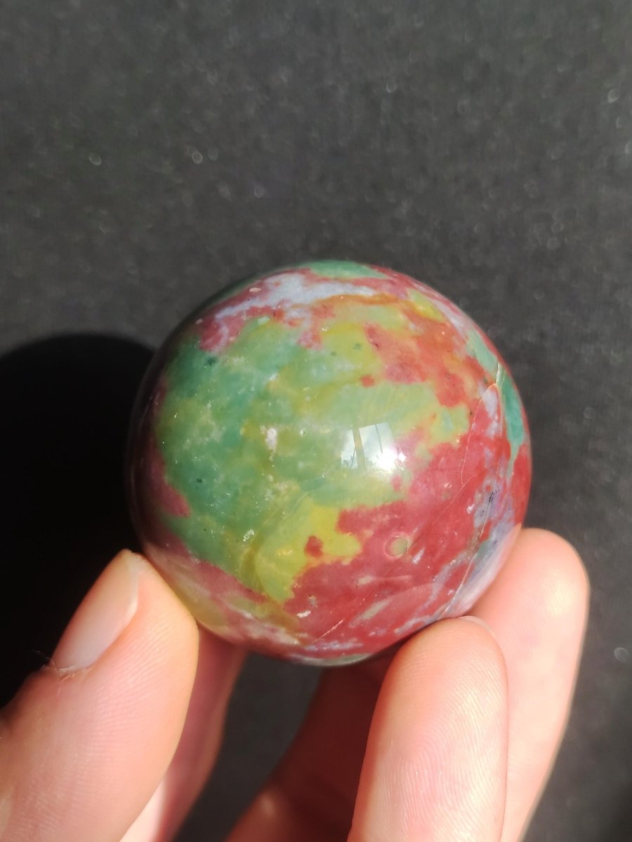 Ocean Jaspis - Edelstein Kugel Natur Heilstein Deko Kristall Geschenk Er Sie Mann Frau Haus Wohnung Energie Kraft Grün bunt Rarität - Art of Nature Berlin