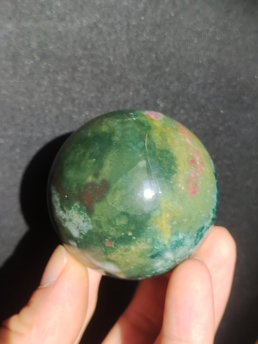 Ocean Jaspis - Edelstein Kugel Natur Heilstein Deko Kristall Geschenk Er Sie Mann Frau Haus Wohnung Energie Kraft Grün bunt Rarität - Art of Nature Berlin