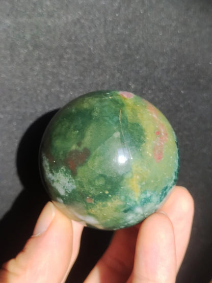 Ocean Jaspis - Edelstein Kugel Natur Heilstein Deko Kristall Geschenk Er Sie Mann Frau Haus Wohnung Energie Kraft Grün bunt Rarität - Art of Nature Berlin