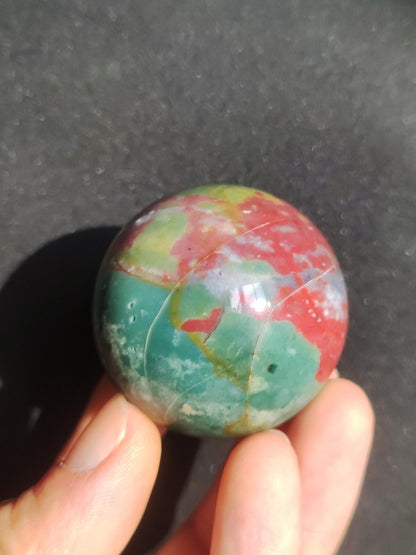 Ocean Jaspis - Edelstein Kugel Natur Heilstein Deko Kristall Geschenk Er Sie Mann Frau Haus Wohnung Energie Kraft Grün bunt Rarität - Art of Nature Berlin