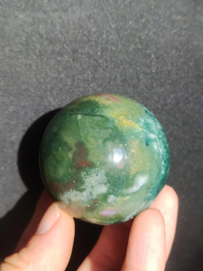 Ocean Jaspis - Edelstein Kugel Natur Heilstein Deko Kristall Geschenk Er Sie Mann Frau Haus Wohnung Energie Kraft Grün bunt Rarität - Art of Nature Berlin