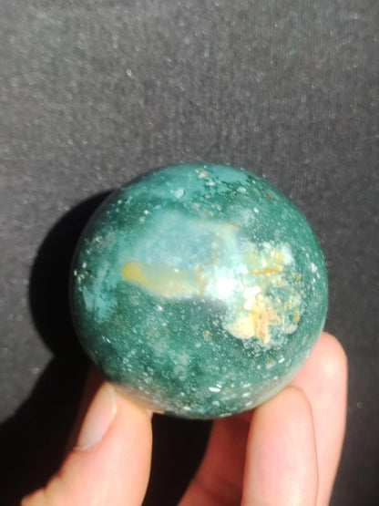 Ocean Jaspis - Edelstein Kugel Natur Heilstein Deko Kristall Geschenk Er Sie Mann Frau Haus Wohnung Energie Kraft Grün bunt Rarität - Art of Nature Berlin