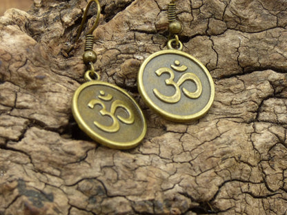 Ohrringe OM / Aum ~ Antik Bronze Anhänger ~Goa ~Hippie ~Vintage ~Indien ~Boho ~Ethno - Art of Nature Berlin