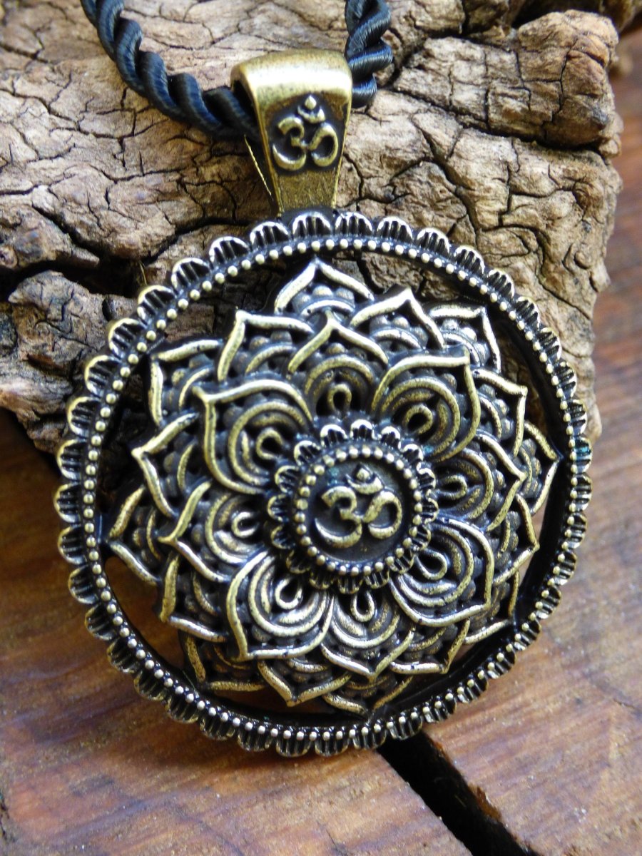 OM ॐ Sanskrit Aum Mandala Amulet Kette (10) Antik Bronze ~Tibet ~HIPPIE~GOA~Boho~Tibet~Ethno~Nature~Esoterik~Ethnic~Indian~Hindus~Buddhismus - Art of Nature Berlin