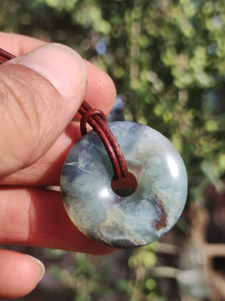 Opal Andenopal schwarz blau ~ Edelstein Kette Boho Ethno Nature Donut Schutzsymbol Heilstein Matrix Sammler Mineral Rarität Mann Frau - Art of Nature Berlin