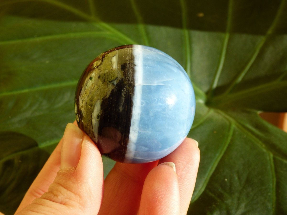 Opal "Blue Owyhee"~ Magische Edelstein Kugel Deko selten Massage Sphere Crystal Spielkugel Meditation GOA Ethno Heilstein Naturschatz Haus - Art of Nature Berlin