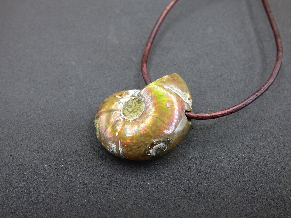 Opalisierende Ammonite Schnecke Edelstein Kette Natur HIPPIE GOA Boho Heilstein Kristalle Schmuck Anhänger Mann Frau Kind Geschenk Er Sie - Art of Nature Berlin