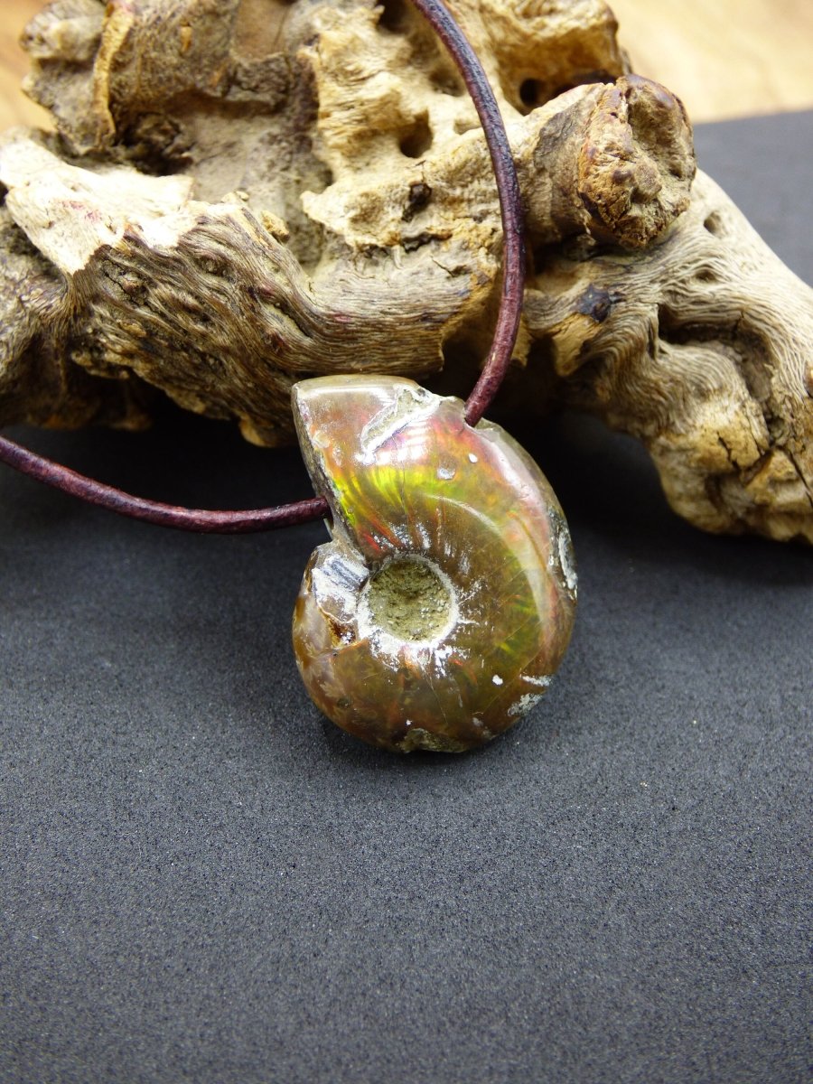 Opalisierende Ammonite Schnecke Edelstein Kette Natur HIPPIE GOA Boho Heilstein Kristalle Schmuck Anhänger Mann Frau Kind Geschenk Er Sie - Art of Nature Berlin