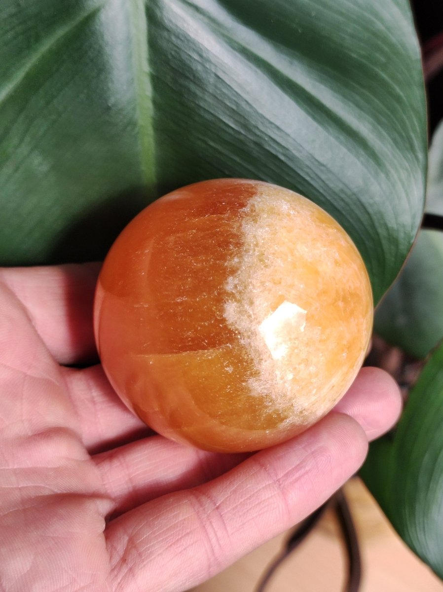 Orange Calcit ~ Magische Edelstein Kugel Massage Haus Deko Sphere Crystal Spielkugel Meditation GOA Ethno Heilstein Naturschatz Sammler - Art of Nature Berlin