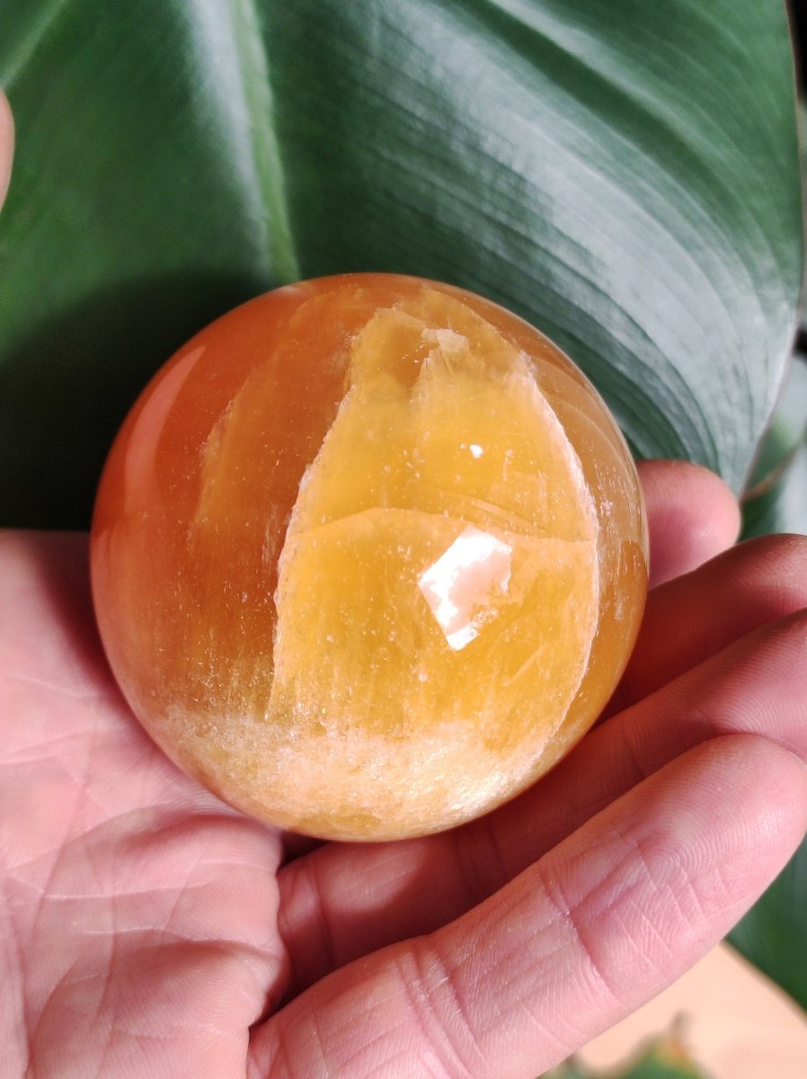 Orange Calcit ~ Magische Edelstein Kugel Massage Haus Deko Sphere Crystal Spielkugel Meditation GOA Ethno Heilstein Naturschatz Sammler - Art of Nature Berlin