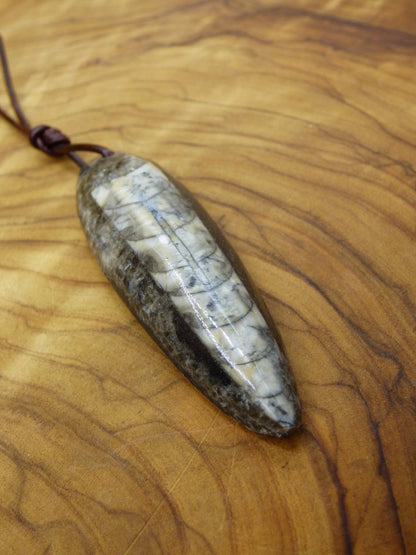 Orthoceras Fossil ~ Edelstein Kette ~HIPPIE ~GOA ~Boho ~Ethno ~Nature ~Heilstein - Art of Nature Berlin