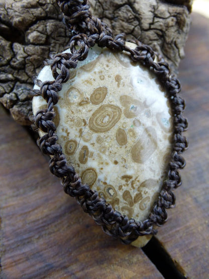 Peanut / Erdnuss Fossil ~ Makramee Edelstein Kette ~HIPPIE ~GOA ~Boho ~Ethno ~Nature ~Heilstein - Art of Nature Berlin