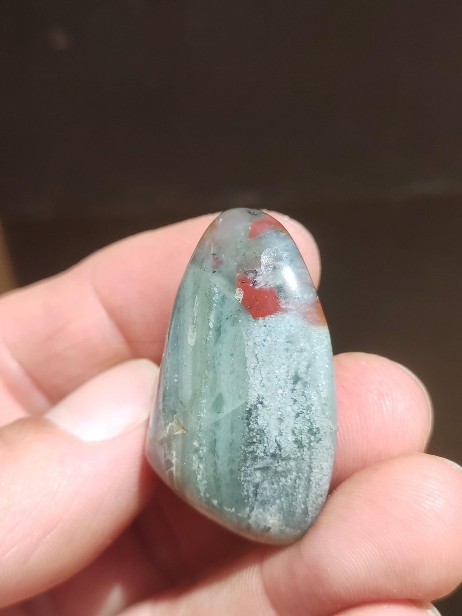 Pektolith Bustamit Sugilith Quarz - Sammler Deko Heilstein lila Handschmeichler Rarität Meditation Energie Edelstein Kristall Selten Unikat - Art of Nature Berlin