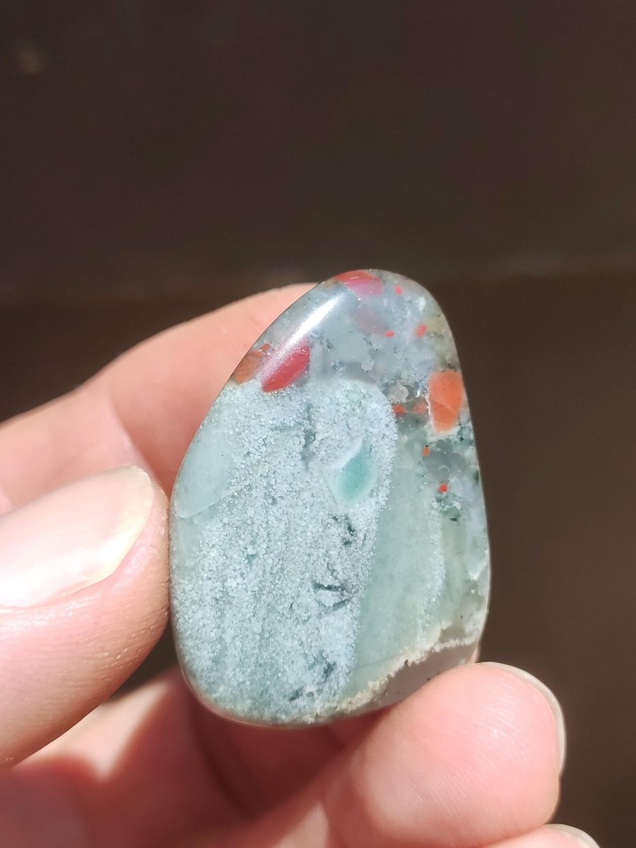 Pektolith Bustamit Sugilith Quarz - Sammler Deko Heilstein lila Handschmeichler Rarität Meditation Energie Edelstein Kristall Selten Unikat - Art of Nature Berlin