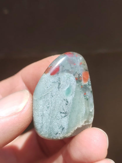 Pektolith Bustamit Sugilith Quarz - Sammler Deko Heilstein lila Handschmeichler Rarität Meditation Energie Edelstein Kristall Selten Unikat - Art of Nature Berlin