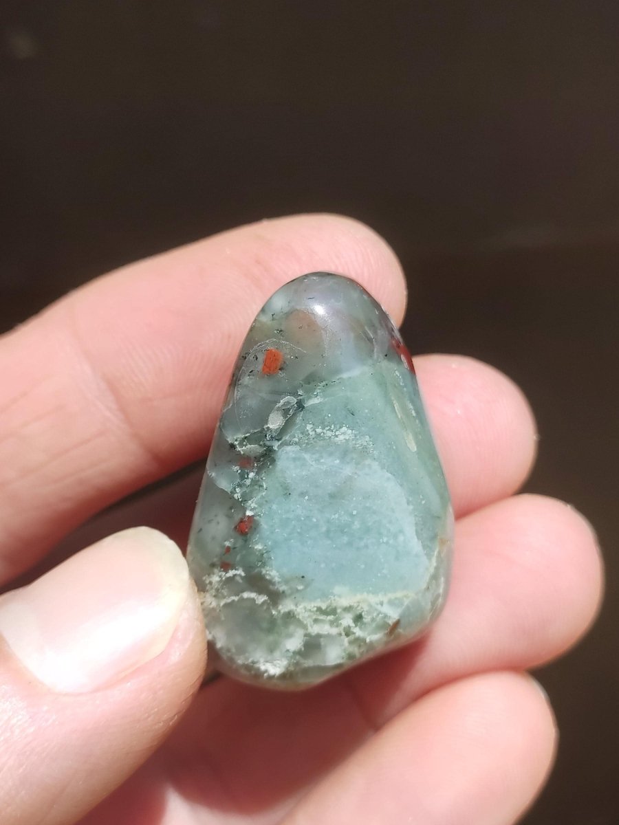 Pektolith Bustamit Sugilith Quarz - Sammler Deko Heilstein lila Handschmeichler Rarität Meditation Energie Edelstein Kristall Selten Unikat - Art of Nature Berlin