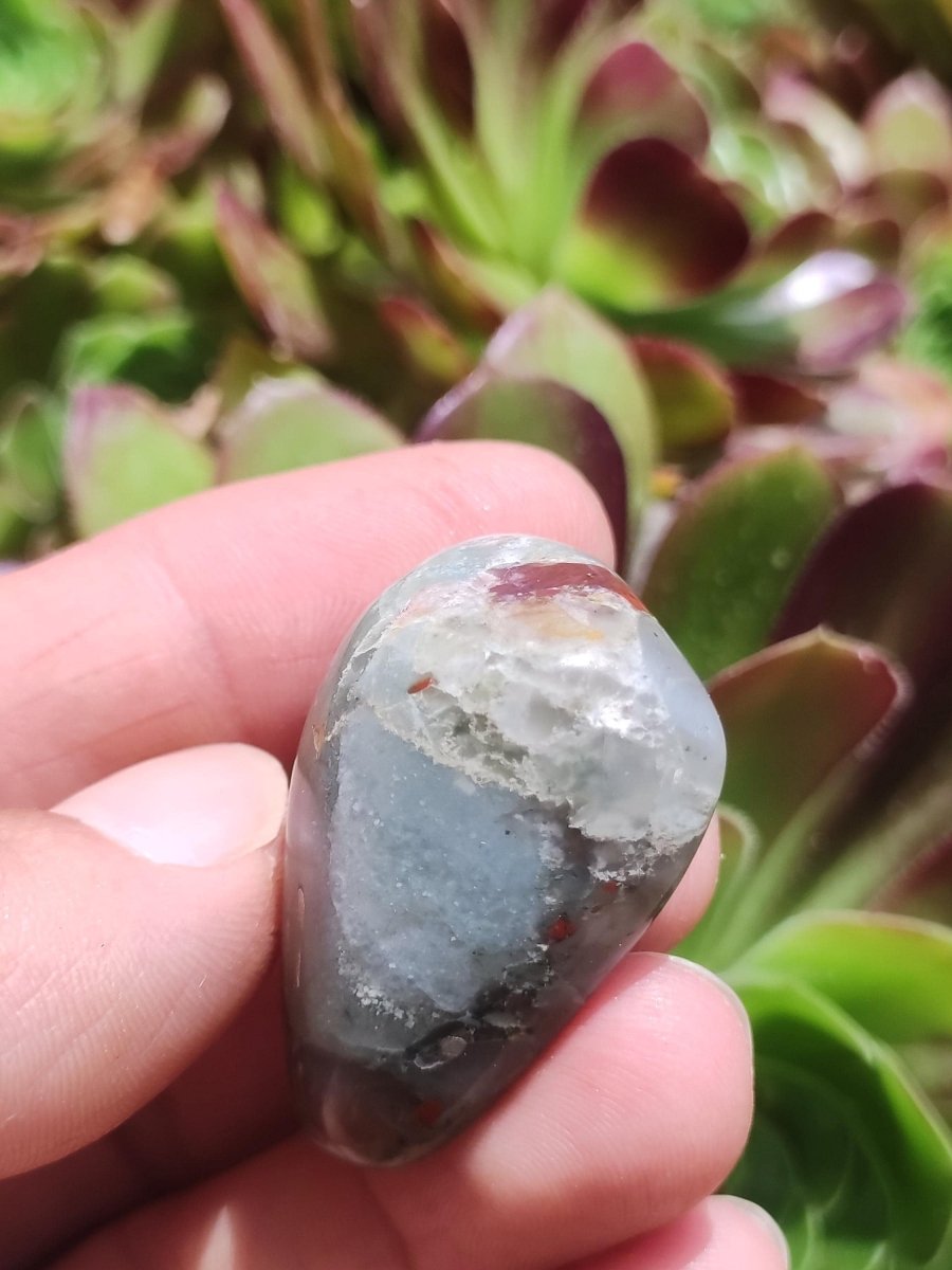 Pektolith Bustamit Sugilith Quarz - Sammler Deko Heilstein lila Handschmeichler Rarität Meditation Energie Edelstein Kristall Selten Unikat - Art of Nature Berlin
