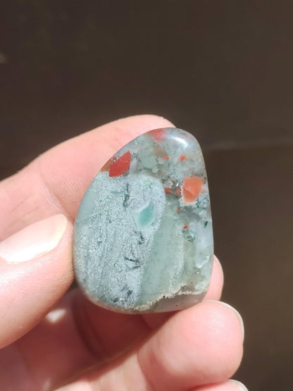 Pektolith Bustamit Sugilith Quarz - Sammler Deko Heilstein lila Handschmeichler Rarität Meditation Energie Edelstein Kristall Selten Unikat - Art of Nature Berlin