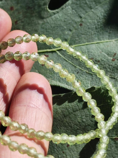 Peridot A - 925 Sterling Silber Edelstein Kette facettiert ca. 2 - 4mm Natur Heilstein Geschenk Mann Frau Er Sie Weihnachten Edel - Art of Nature Berlin