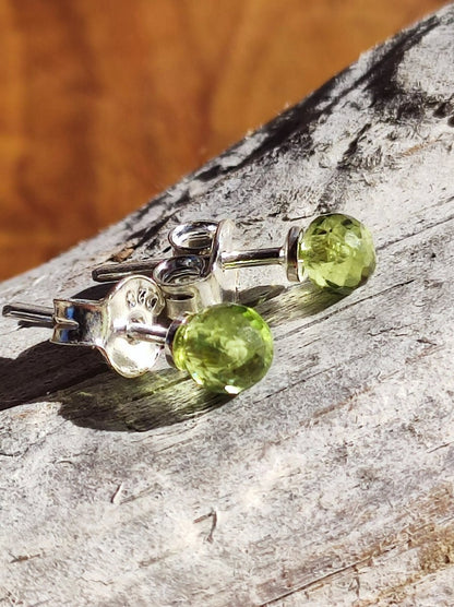 Peridot Ohrstecker - 925 Sterling Silber Ohrringe grün - Edelstein Heilstein Energie Kraft Frauen Ohr Schmuck Hochwertig Edel blau Rarität - Art of Nature Berlin