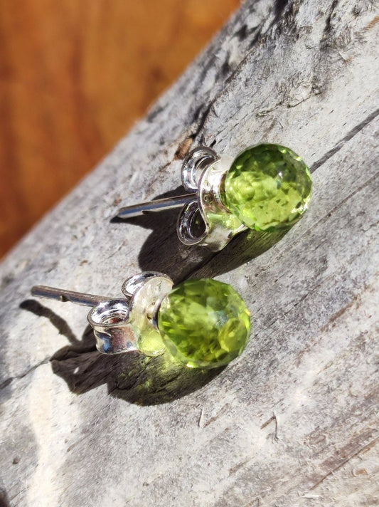 Peridot Ohrstecker - 925 Sterling Silber Ohrringe grün - Edelstein Heilstein Energie Kraft Frauen Ohr Schmuck Hochwertig Edel blau Rarität - Art of Nature Berlin