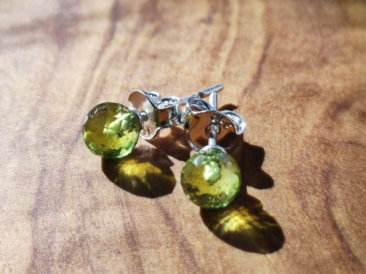 Peridot Ohrstecker - 925 Sterling Silber Ohrringe grün - Edelstein Heilstein Energie Kraft Frauen Ohr Schmuck Hochwertig Edel blau Rarität - Art of Nature Berlin