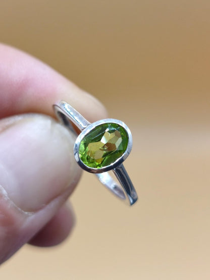 Peridot - Ring - 925 Silber Größe 17 (53) - Edelstein Heilstein Edel Energie Kraft Schmuck Hochwertig Rarität Selten Geschenk Frau - Art of Nature Berlin