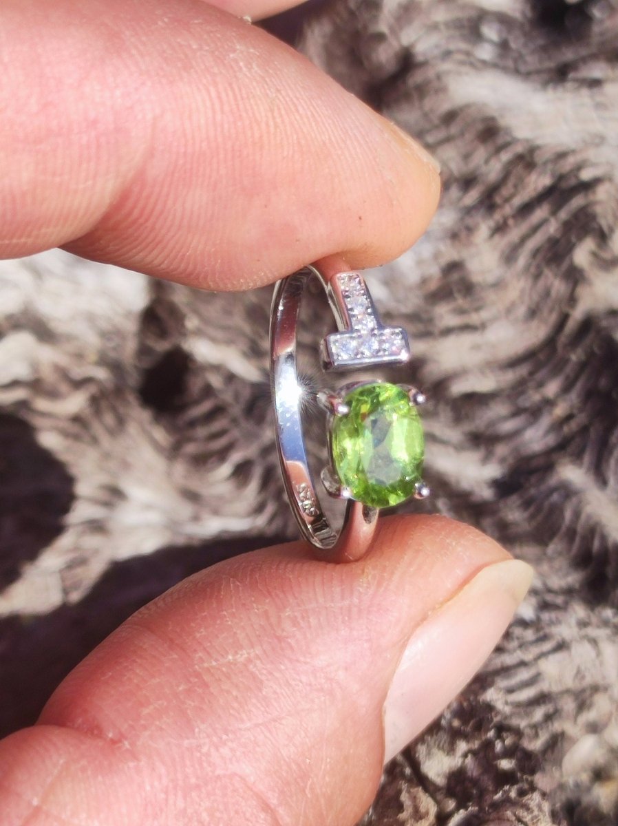 Peridot Ring - 925 Silber verstellbare Größe Edelstein Heilstein grün Edel Energie Kraft Schmuck Hochwertig Rarität Geschenk Frau Freundin - Art of Nature Berlin