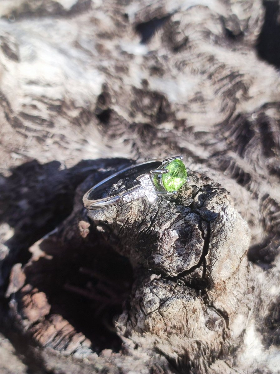 Peridot Ring - 925 Silber verstellbare Größe Edelstein Heilstein grün Edel Energie Kraft Schmuck Hochwertig Rarität Geschenk Frau Freundin - Art of Nature Berlin