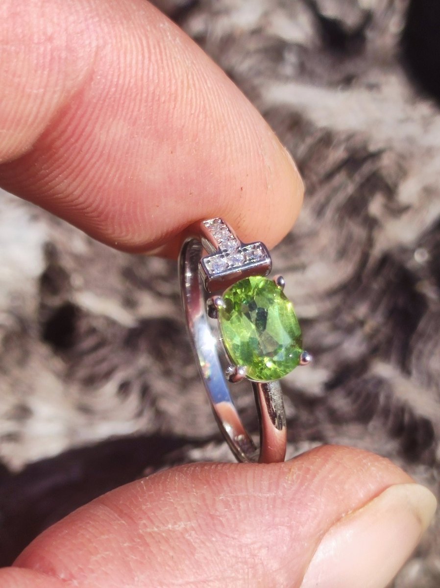 Peridot Ring - 925 Silber verstellbare Größe Edelstein Heilstein grün Edel Energie Kraft Schmuck Hochwertig Rarität Geschenk Frau Freundin - Art of Nature Berlin