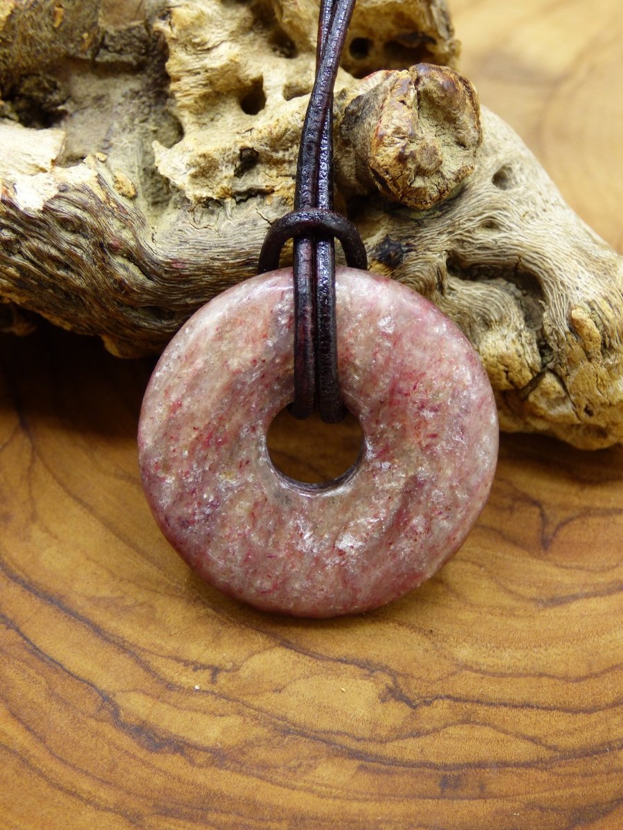 Piemontit Quarz ~ Edelstein Kette ~HIPPIE ~GOA ~Boho ~Tibet ~Ethno ~Nature ~Donut ~Schutzsymbol ~Heilstein rot rosa - Art of Nature Berlin