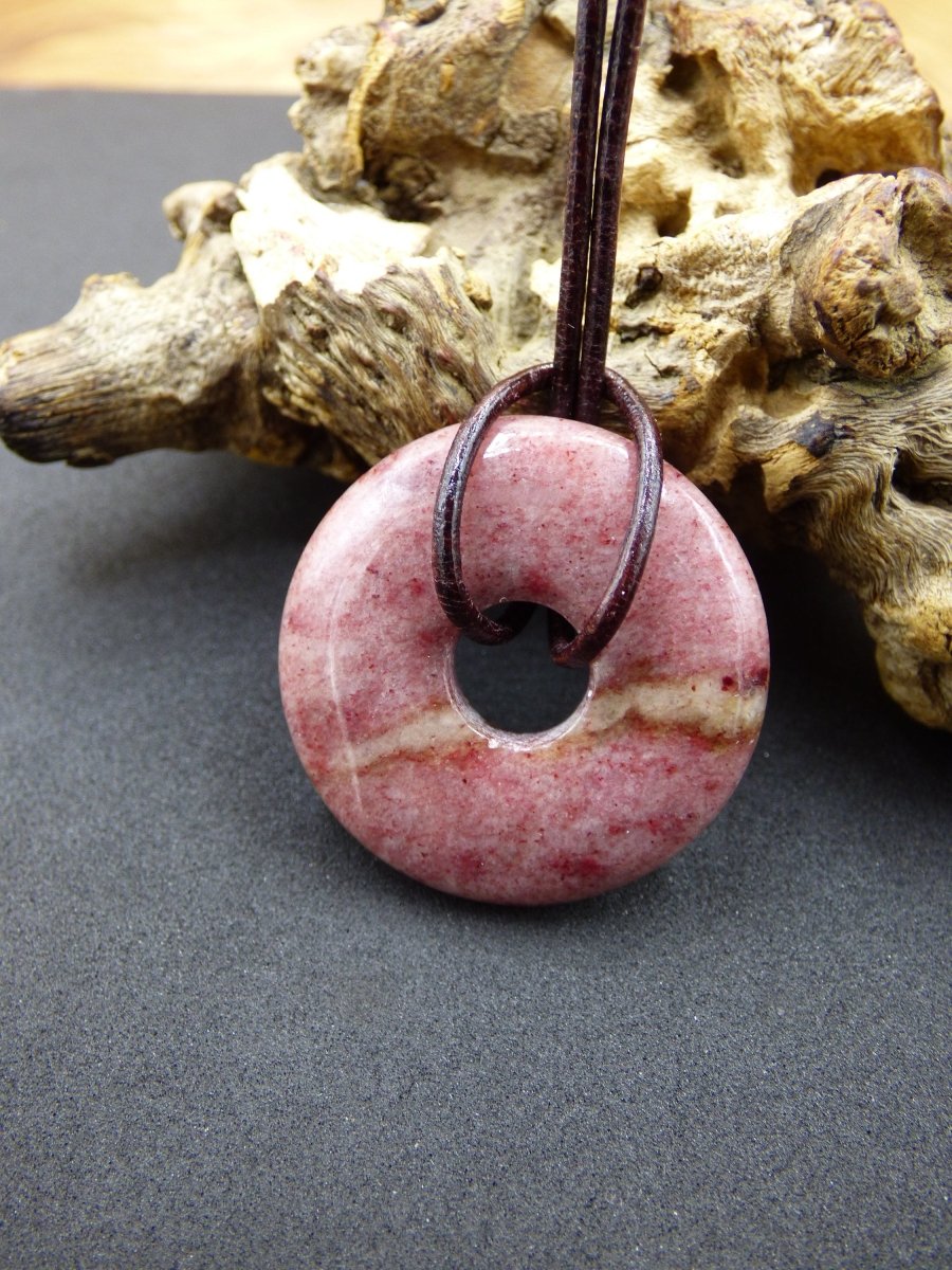 Piemontit Quarz ~ Edelstein Kette ~HIPPIE ~GOA ~Boho ~Tibet ~Ethno ~Nature ~Donut ~Schutzsymbol ~Heilstein rot rosa - Art of Nature Berlin