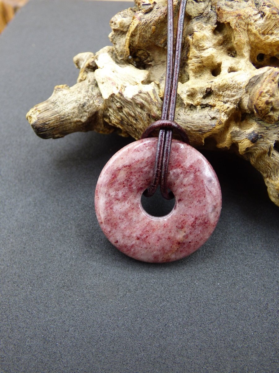 Piemontit Quarz ~ Edelstein Kette ~HIPPIE ~GOA ~Boho ~Tibet ~Ethno ~Nature ~Donut ~Schutzsymbol ~Heilstein rot rosa - Art of Nature Berlin