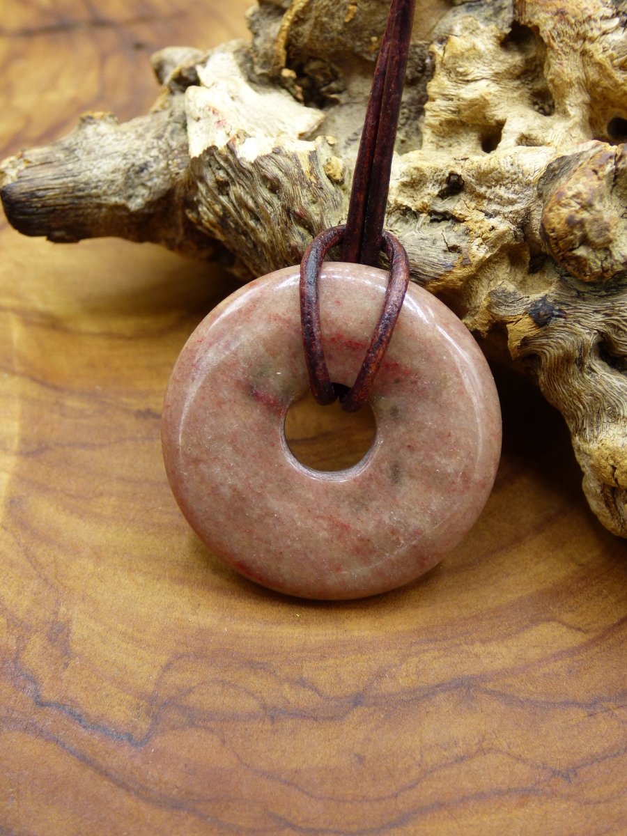 Piemontit Quarz ~ Edelstein Kette ~HIPPIE ~GOA ~Boho ~Tibet ~Ethno ~Nature ~Donut ~Schutzsymbol ~Heilstein rot rosa - Art of Nature Berlin