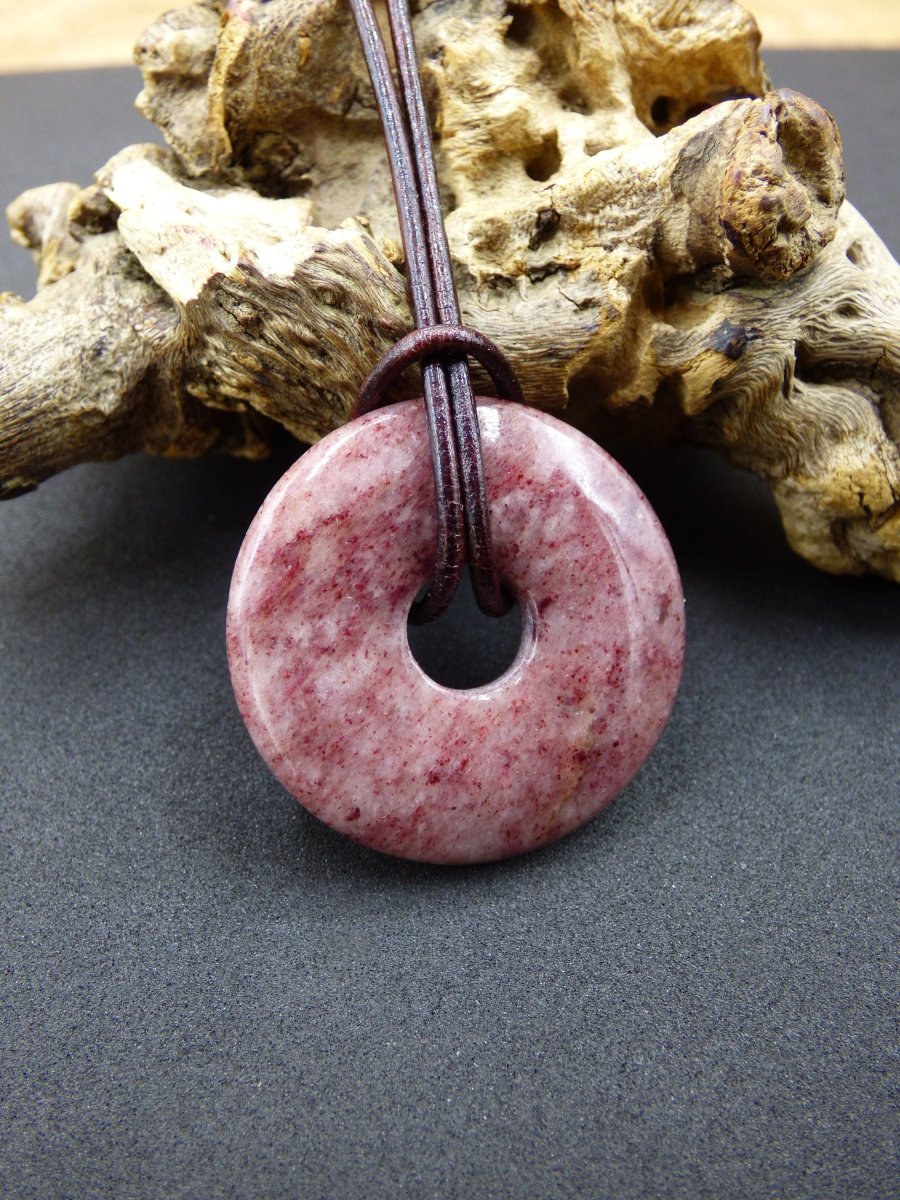 Piemontit Quarz ~ Edelstein Kette ~HIPPIE ~GOA ~Boho ~Tibet ~Ethno ~Nature ~Donut ~Schutzsymbol ~Heilstein rot rosa - Art of Nature Berlin