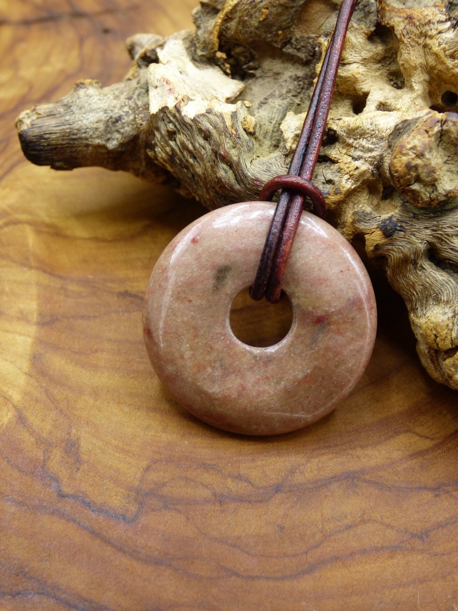 Piemontit Quarz ~ Edelstein Kette ~HIPPIE ~GOA ~Boho ~Tibet ~Ethno ~Nature ~Donut ~Schutzsymbol ~Heilstein rot rosa - Art of Nature Berlin