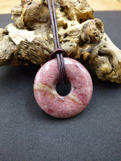 Piemontit Quarz ~ Edelstein Kette ~HIPPIE ~GOA ~Boho ~Tibet ~Ethno ~Nature ~Donut ~Schutzsymbol ~Heilstein rot rosa - Art of Nature Berlin