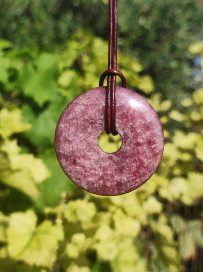 Piemontit Quarz - Edelstein Kette rot HIPPIE GOA Boho Tibet Ethno Nature Donut Heilstein Rarität Männer Frau Geschenk Anhänger Er Sie Unikat - Art of Nature Berlin