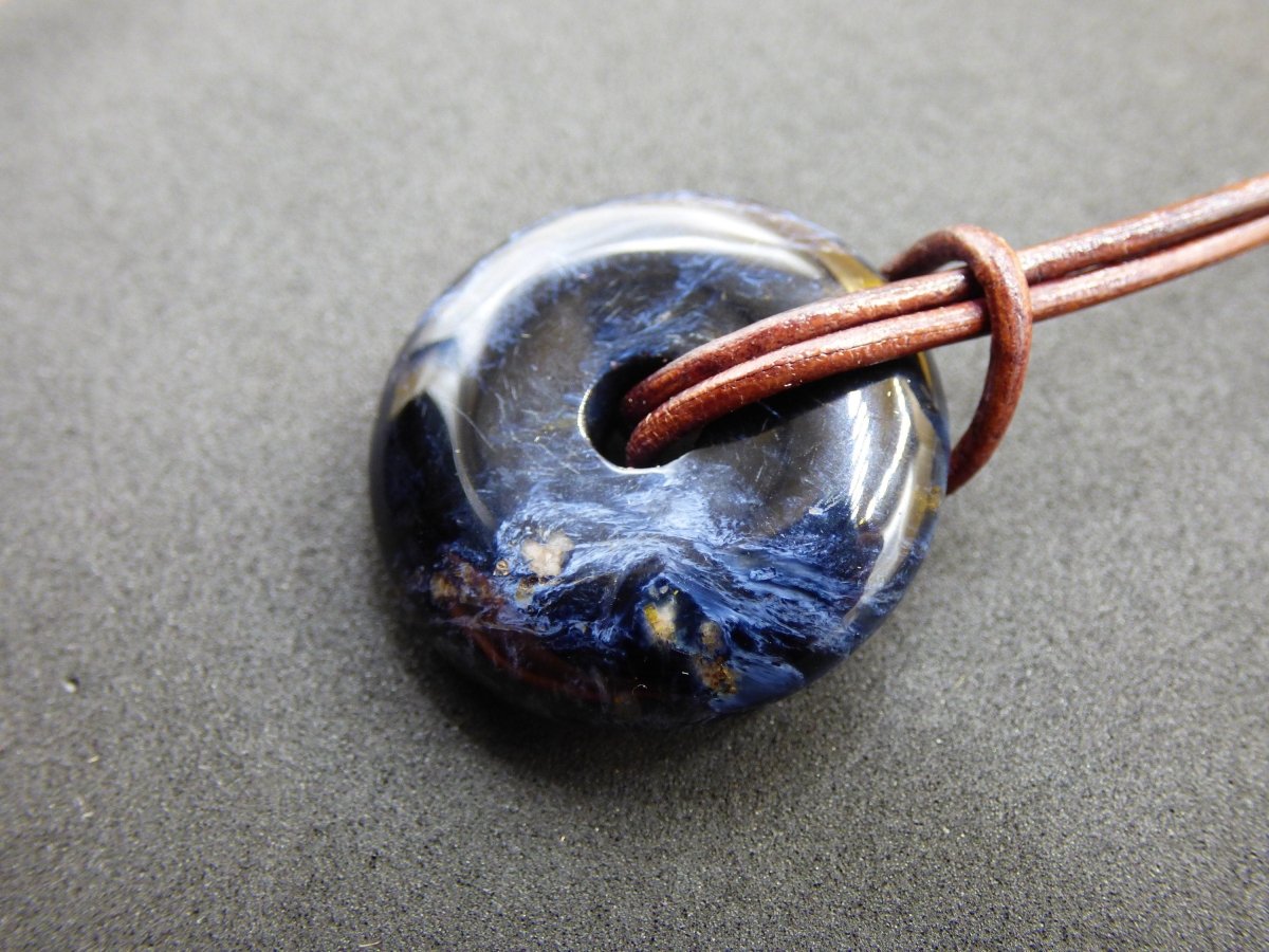 Pietersite blau ~ Donut Edelstein Kette Natur Rarität selten Schutzsymbol Heilstein Kristall HIPPIE Boho Ethno Mann Frau Geschenk Er Sie - Art of Nature Berlin