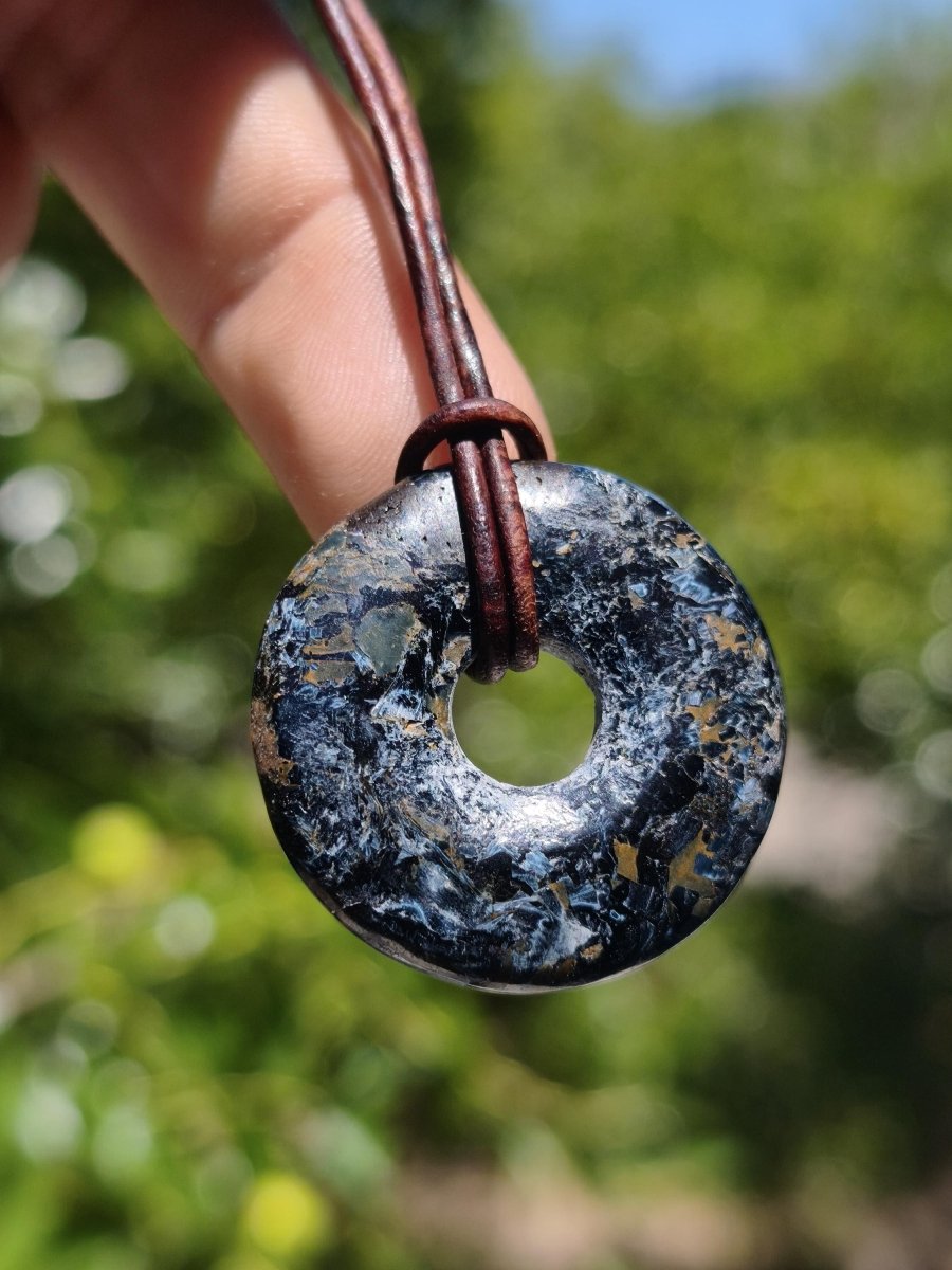 Pietersite blau - Edelstein Donut Kette Rarität selten Schutzsymbol Heilstein Kristall HIPPIE Boho Tibet Ethno Mann Frau Geschenk Er Sie - Art of Nature Berlin