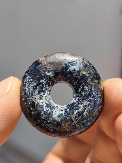 Pietersite blau - Edelstein Donut Kette Rarität selten Schutzsymbol Heilstein Kristall HIPPIE Boho Tibet Ethno Mann Frau Geschenk Er Sie - Art of Nature Berlin