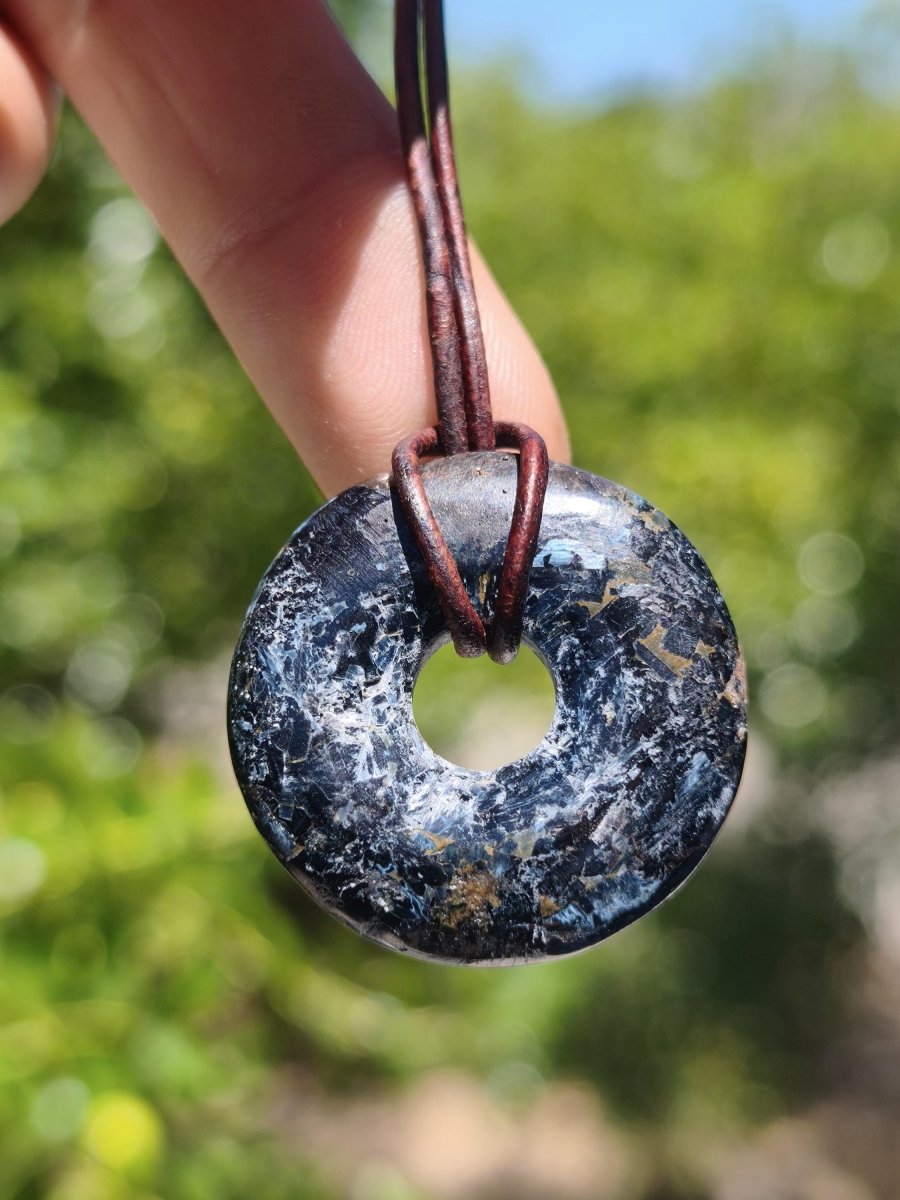 Pietersite blau - Edelstein Donut Kette Rarität selten Schutzsymbol Heilstein Kristall HIPPIE Boho Tibet Ethno Mann Frau Geschenk Er Sie - Art of Nature Berlin