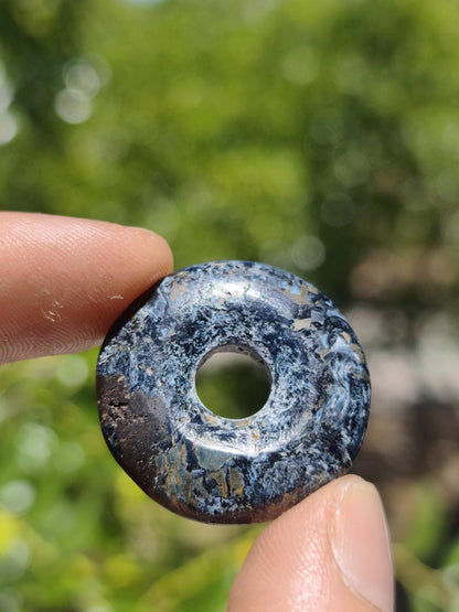 Pietersite blau - Edelstein Donut Kette Rarität selten Schutzsymbol Heilstein Kristall HIPPIE Boho Tibet Ethno Mann Frau Geschenk Er Sie - Art of Nature Berlin