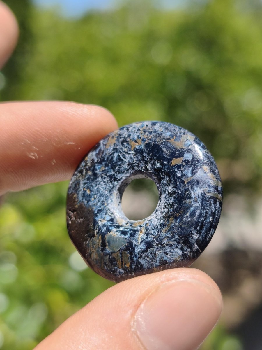 Pietersite blau - Edelstein Donut Kette Rarität selten Schutzsymbol Heilstein Kristall HIPPIE Boho Tibet Ethno Mann Frau Geschenk Er Sie - Art of Nature Berlin