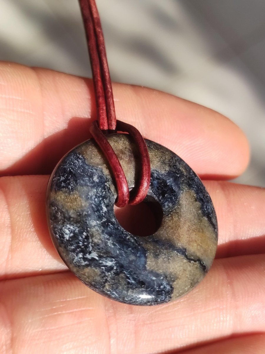 Pietersite blau - Edelstein Donut Kette Rarität selten Schutzsymbol Heilstein Kristall HIPPIE Boho Tibet Ethno Mann Frau Geschenk Er Sie - Art of Nature Berlin