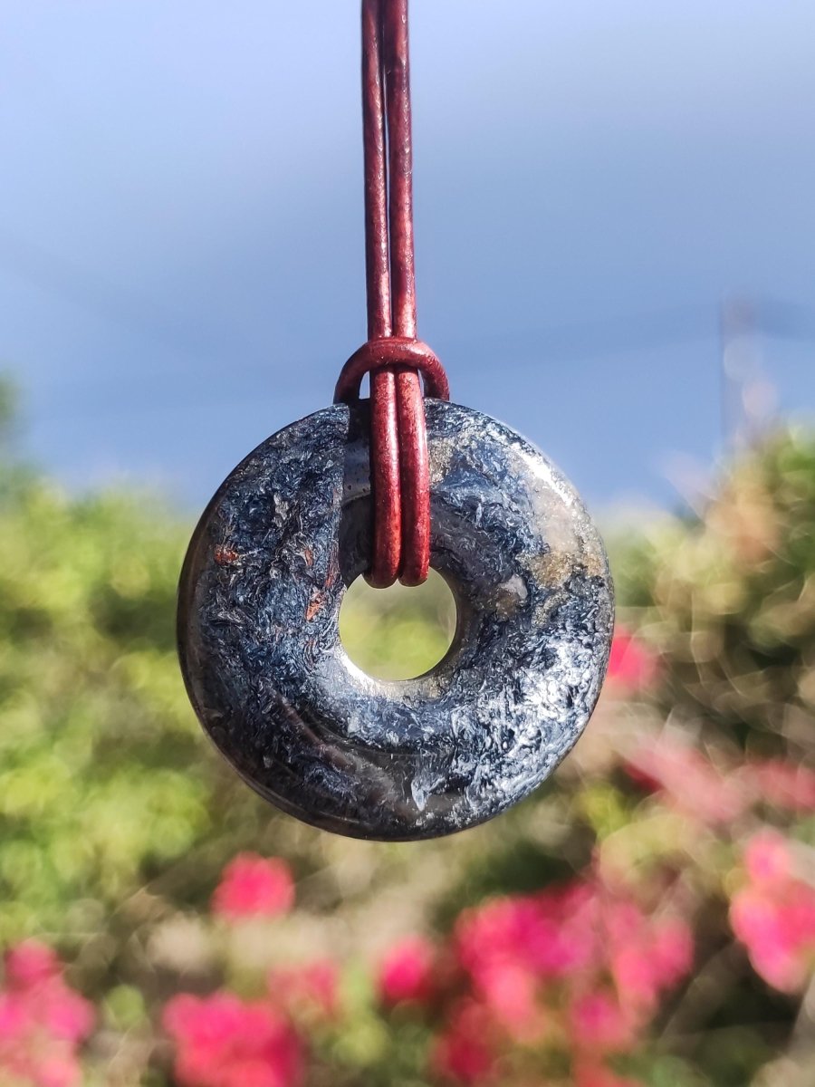 Pietersite blau - Edelstein Donut Kette Rarität selten Schutzsymbol Heilstein Kristall HIPPIE Boho Tibet Ethno Mann Frau Geschenk Er Sie - Art of Nature Berlin